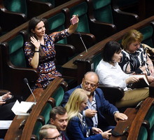 "Jesteśmy posłankami, a nie posłami", czyli wojna w Sejmie o żeńskie końcówki