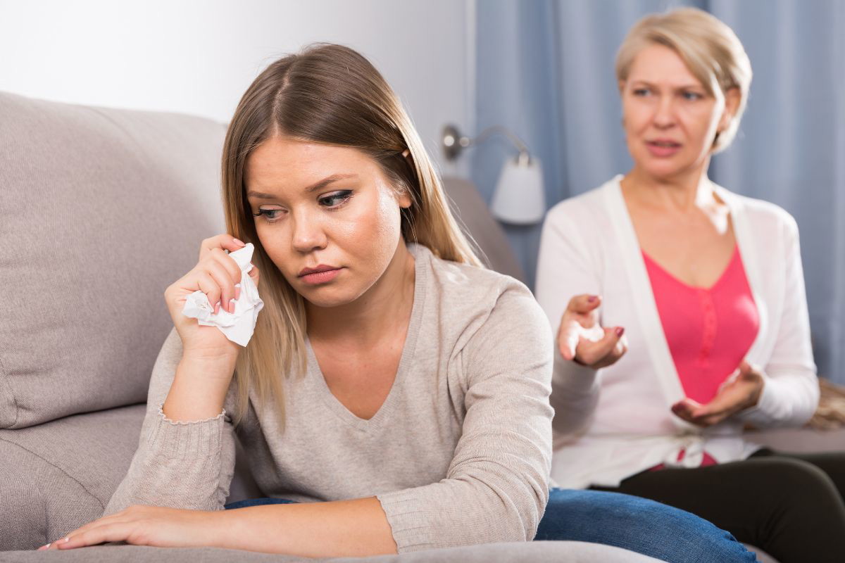 teściowa podawała krytykę