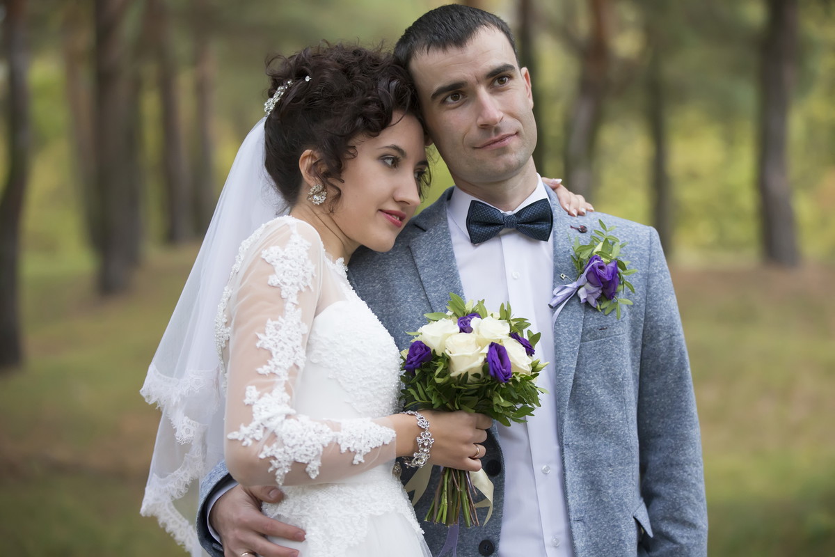 Wedding day.The bride and groom on a wedding walk in nature.Wedding trip.