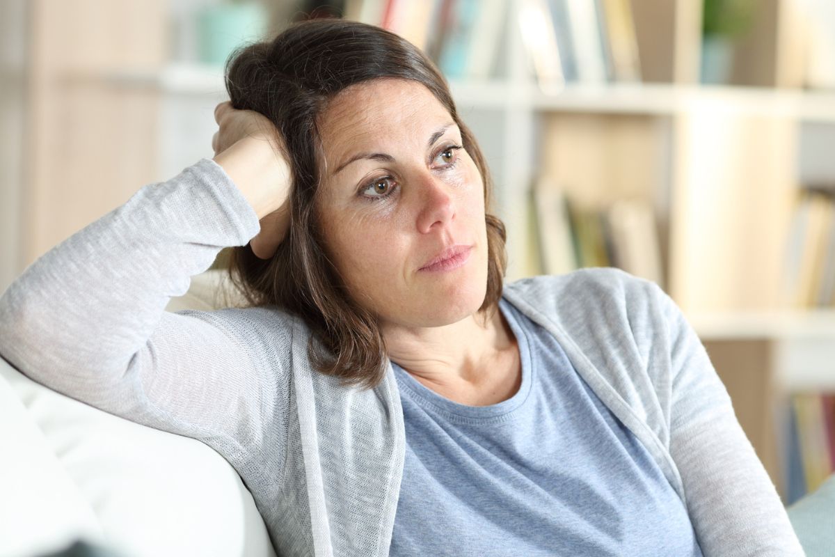 zamyślona kobieta, fot. Getty Images, Pheelings Media