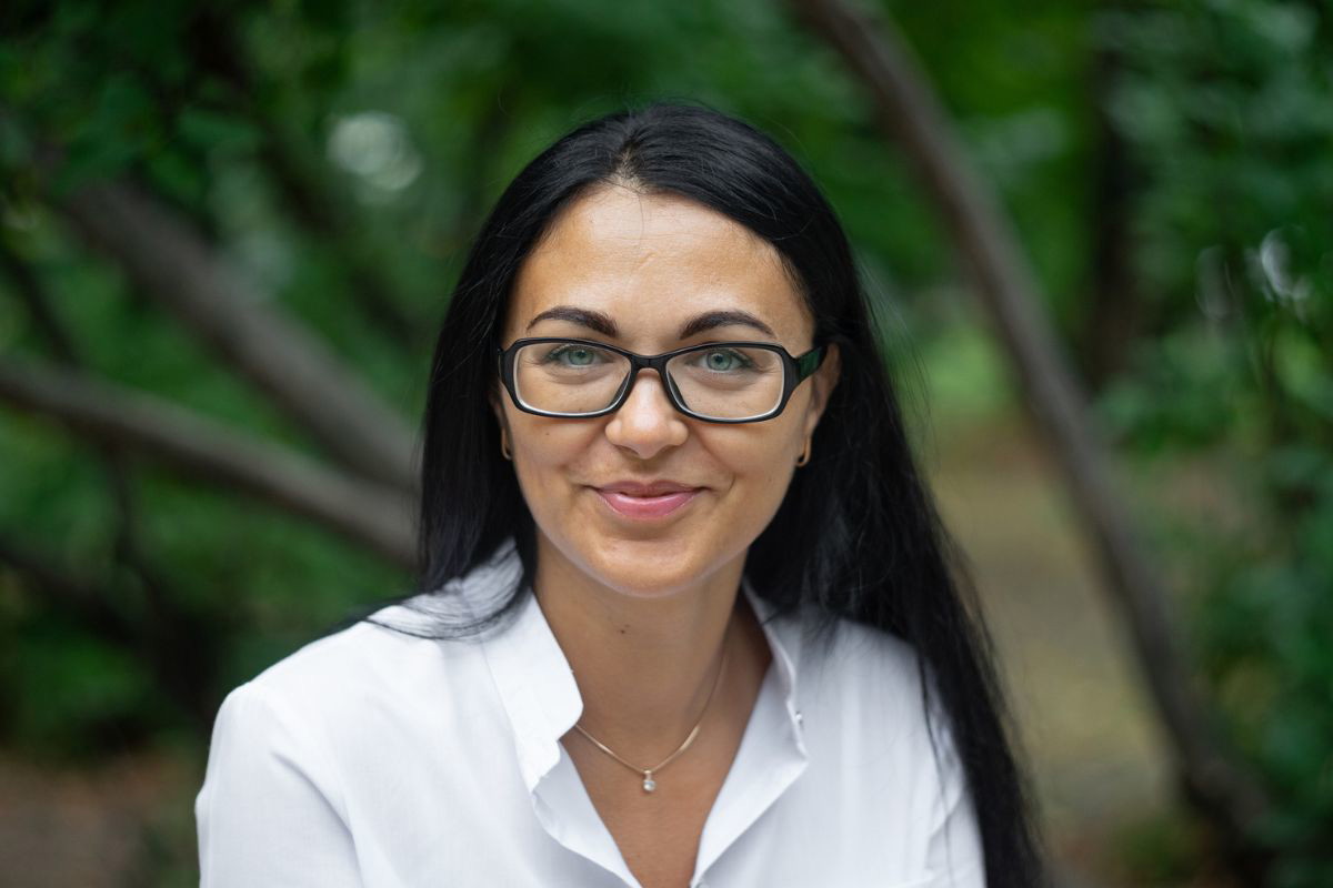 uśmiechnięta kobieta, fot. Getty Images, Shtrunts