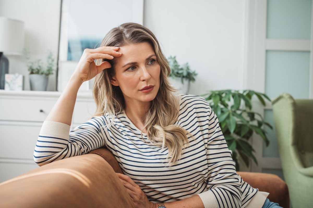 zamyślona kobieta, fot. Getty Images, svetikd