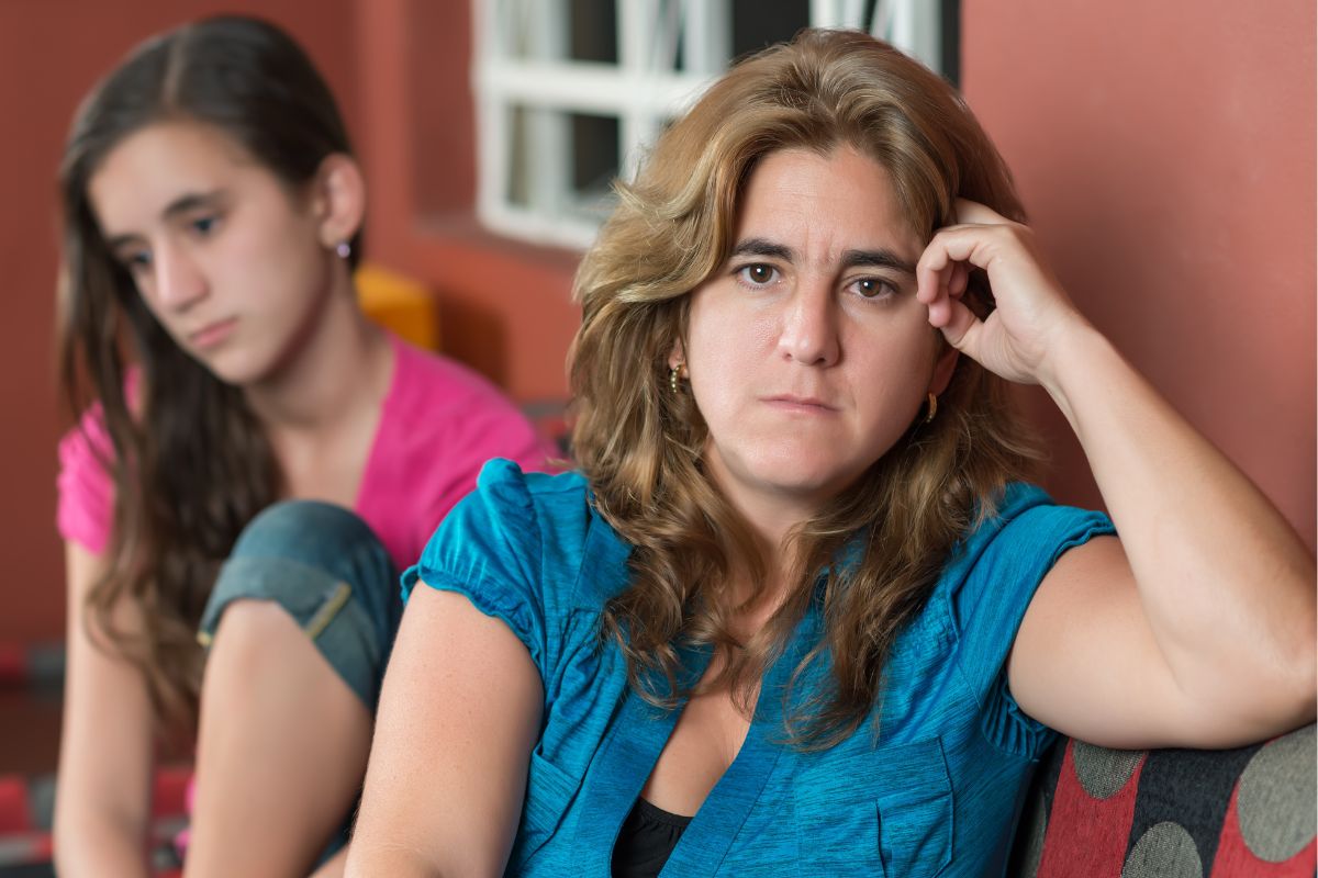 Zmartwiona matka i nastoletnia córka