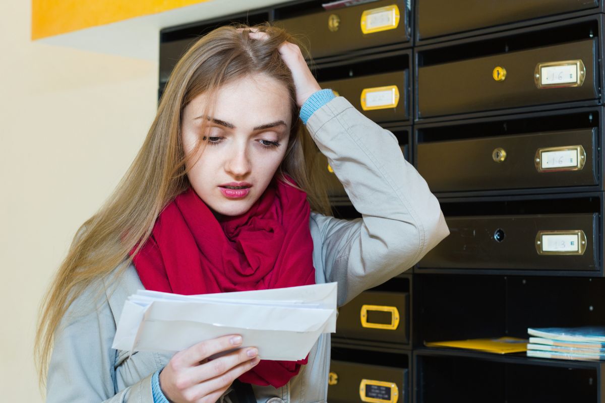 Dziewczyna czyta list