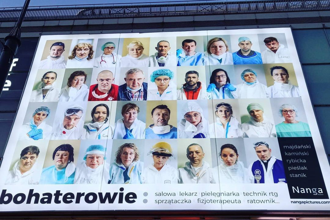 Billboard "Bohaterowie" w centrum Warszawy wywołał poruszenie