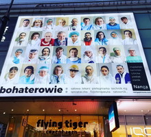 Billboard "Bohaterowie" w centrum Warszawy wywołał poruszenie