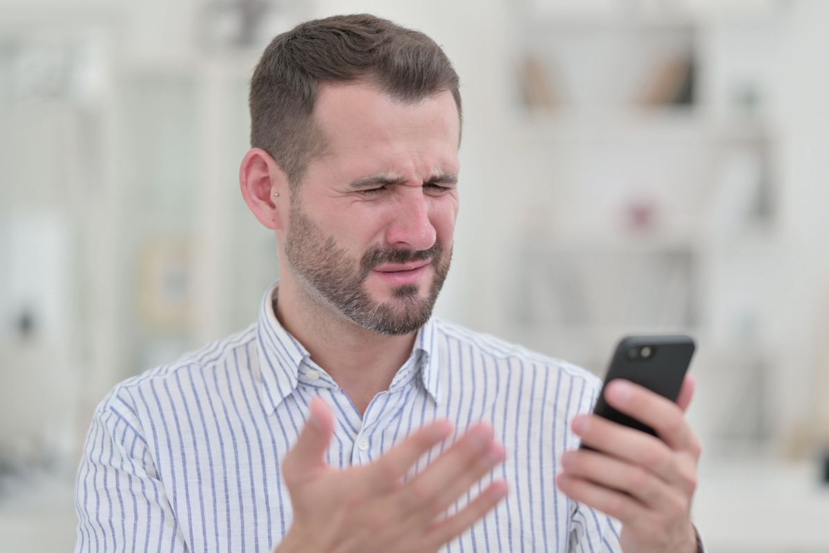 oburzony mężczyzna, fot. Getty Images, yourstockbank