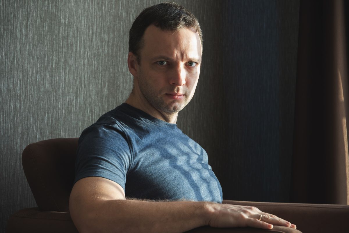 Mężczyzna w fotelu