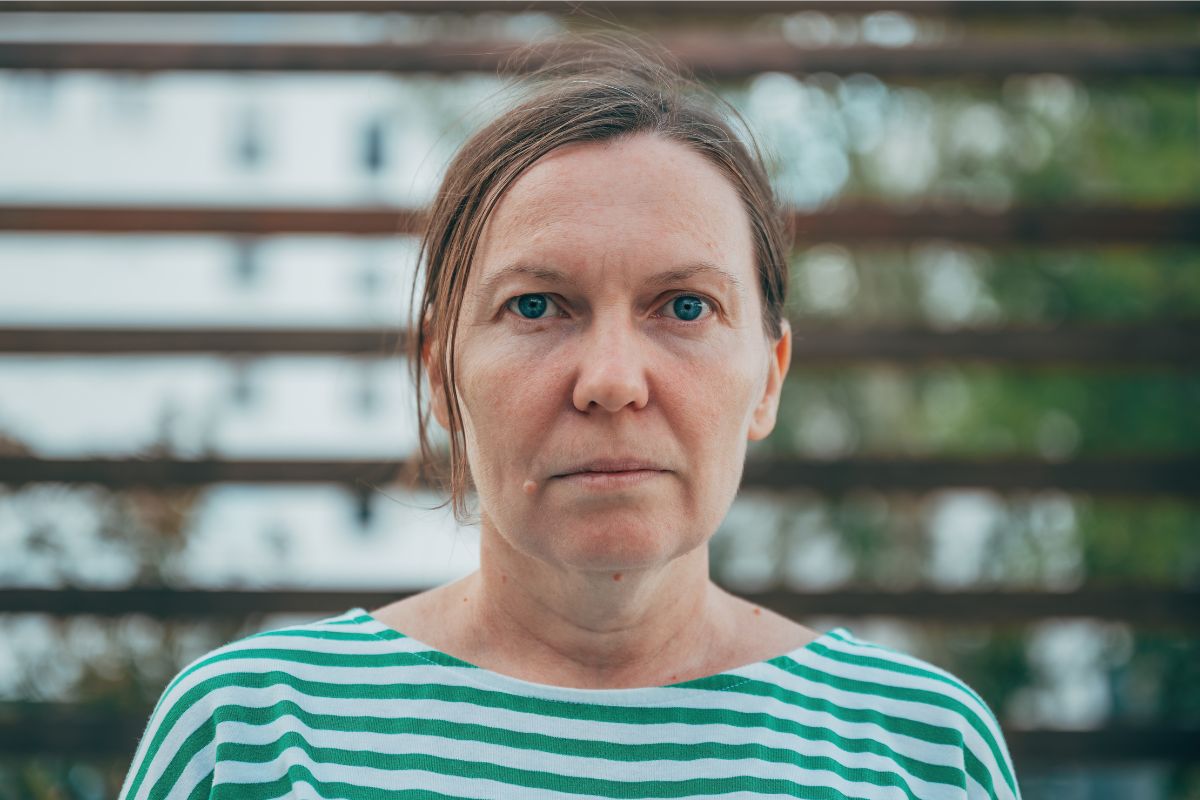 smutba kobieta w średnim wieku