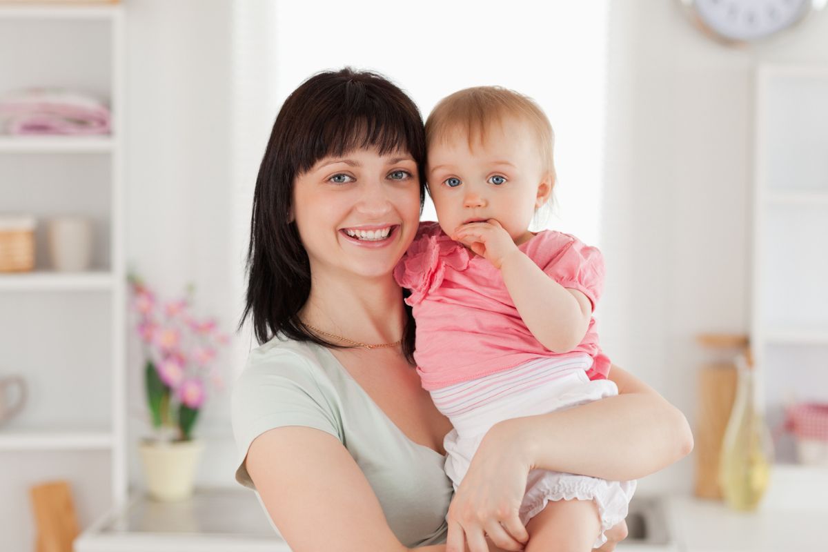 kobieta z małym dzieckiem, fot. Getty Images, Wavebreakmedia