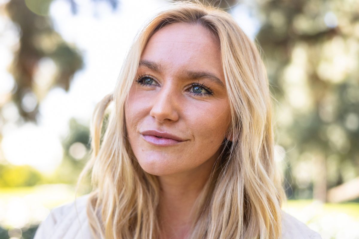 zamyślona kobieta, fot. Getty Images, adamkaz