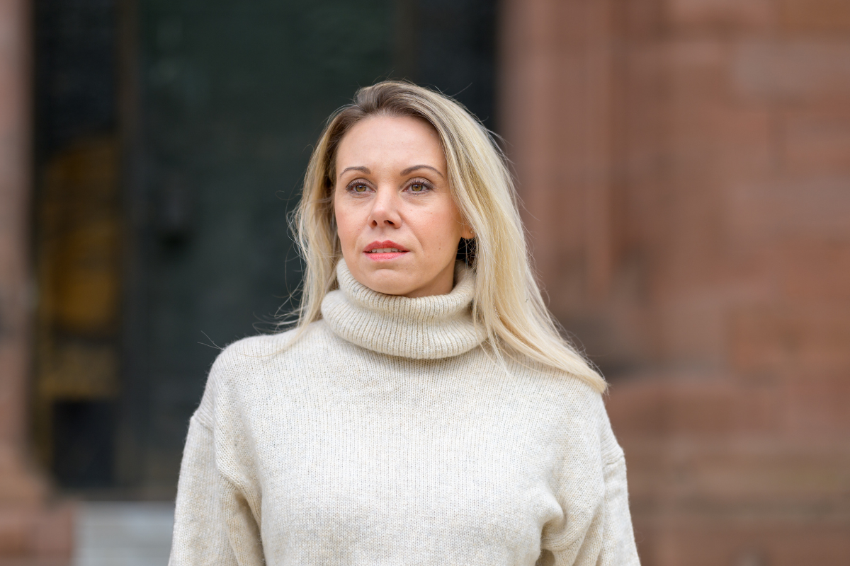 zaskoczona kobieta