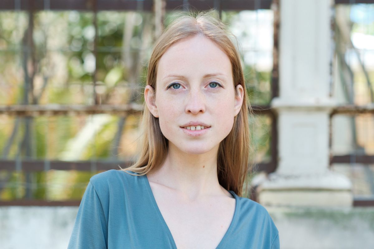 kobieta w niebieskiej sukience, fot. Getty Images, Tempura