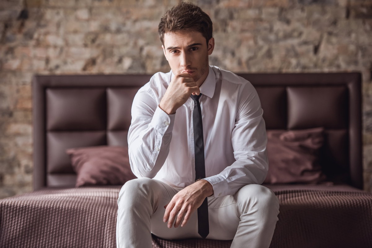 mężczyzna w koszuli