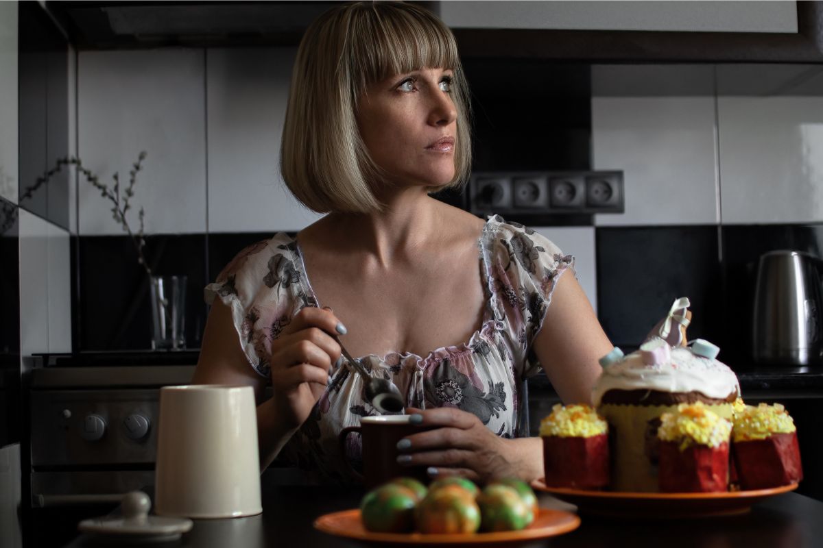 zszokowana kobieta przy wielkanocnym stole poznała prawdę o mężu