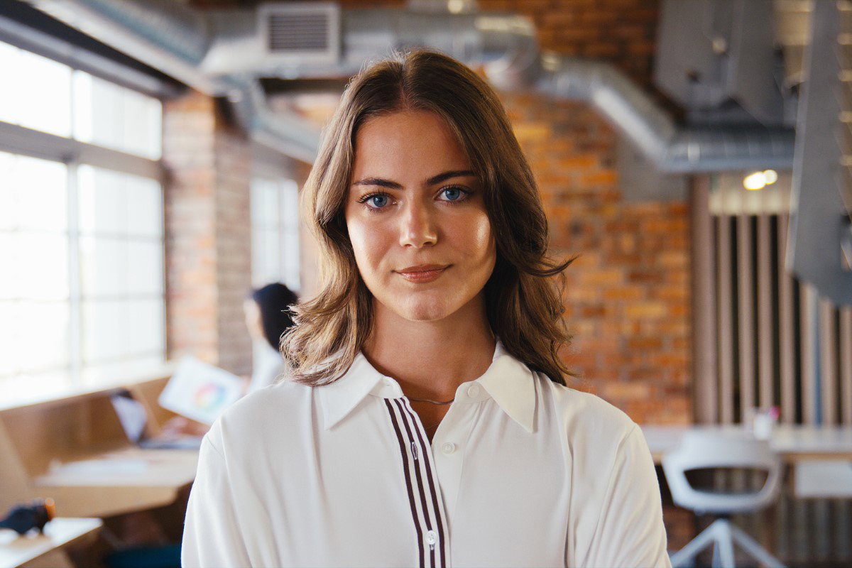 poważna kobieta, Getty Images, monkeybusinessimages