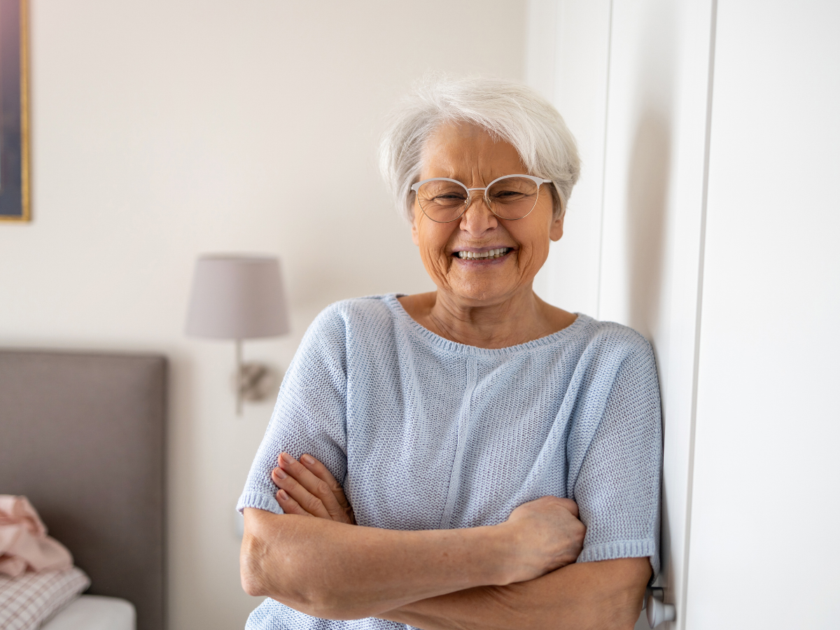 uśmiechnięta staruszka