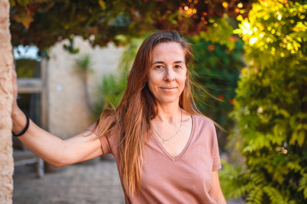 spokojna i pewna siebie kobieta