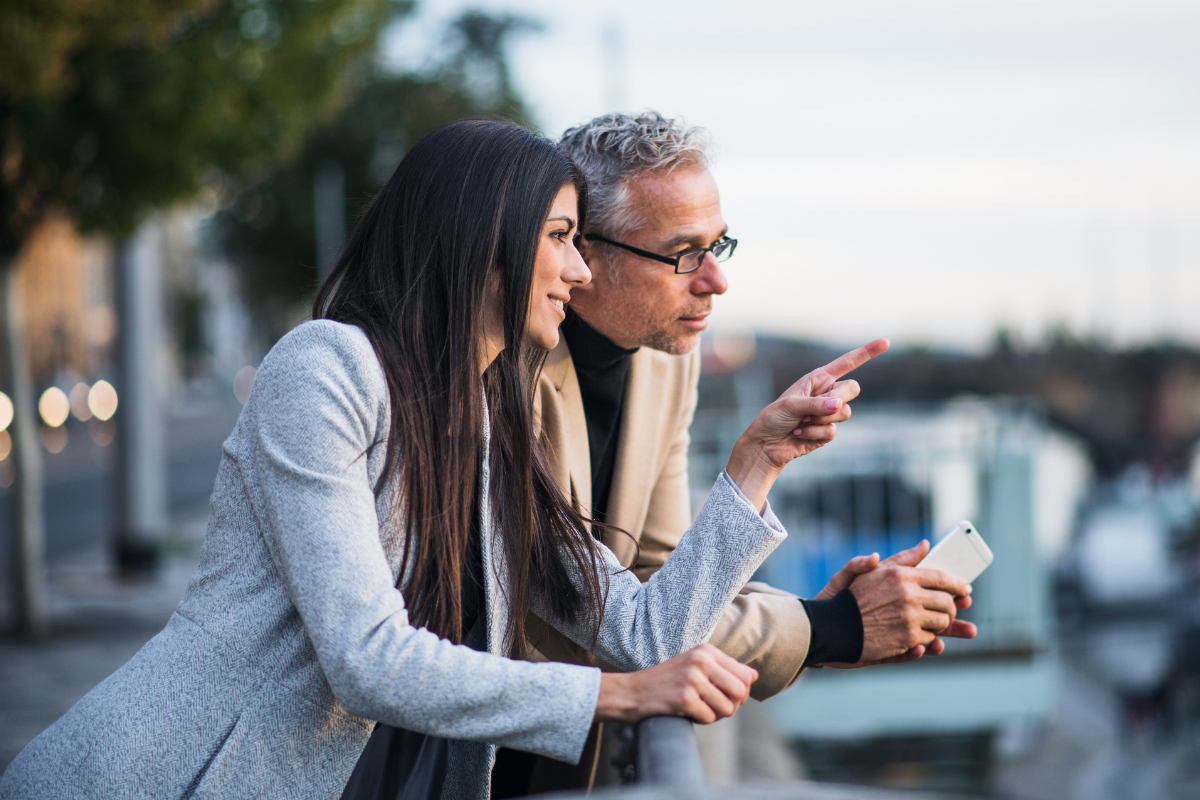 Kobiety o tych 3 znakach zodiaku wolą starszych mężczyzn