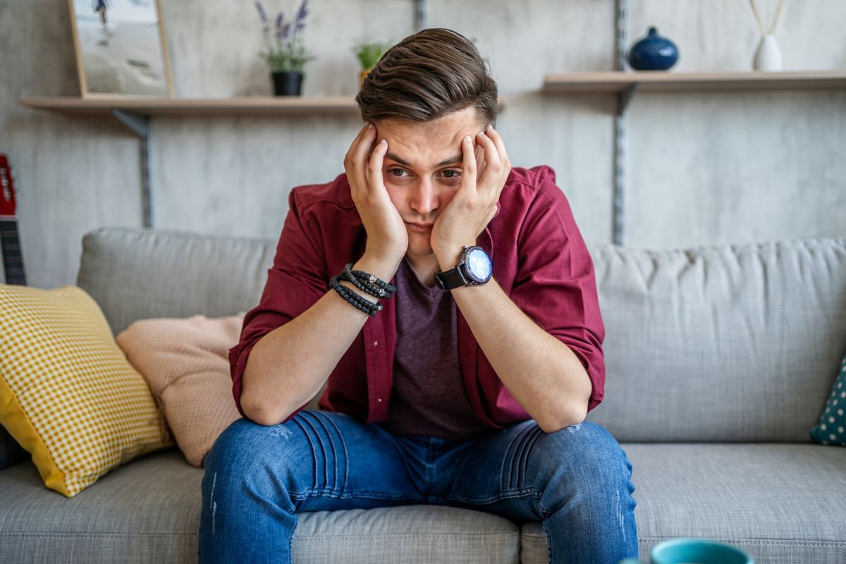 załamany mężczyzna