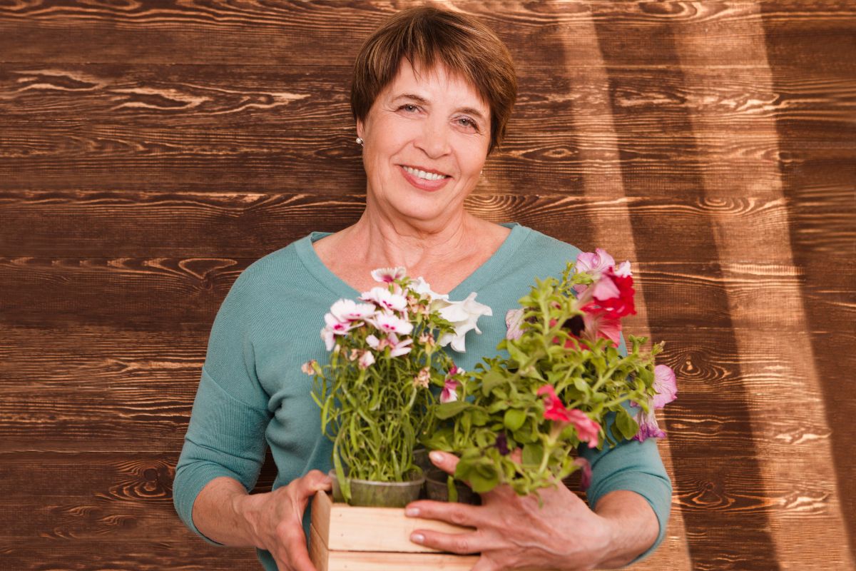 emerytka sadzi petunie i znajduje miłość