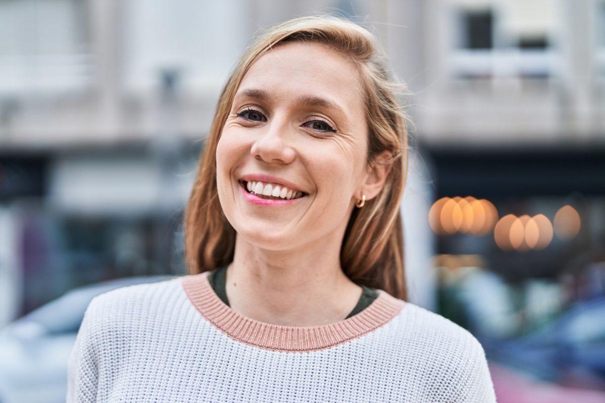 uśmiechnięta kobieta