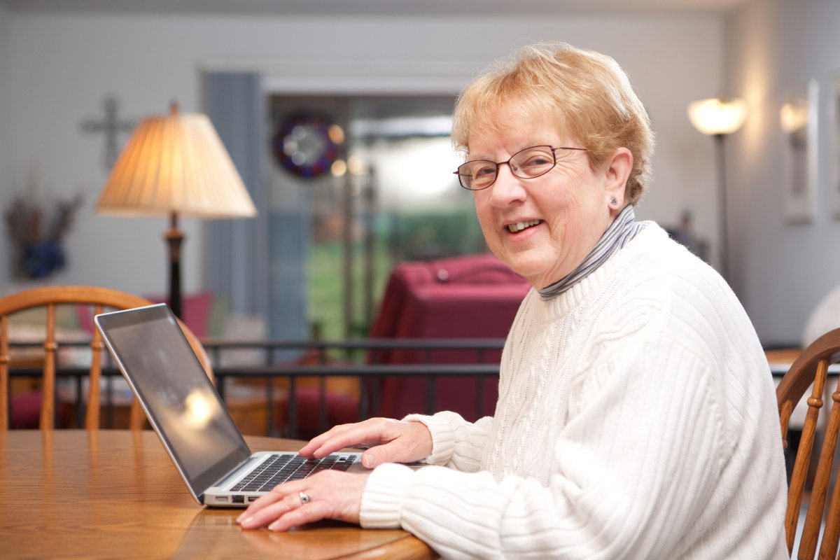 emerytka z laptopem
