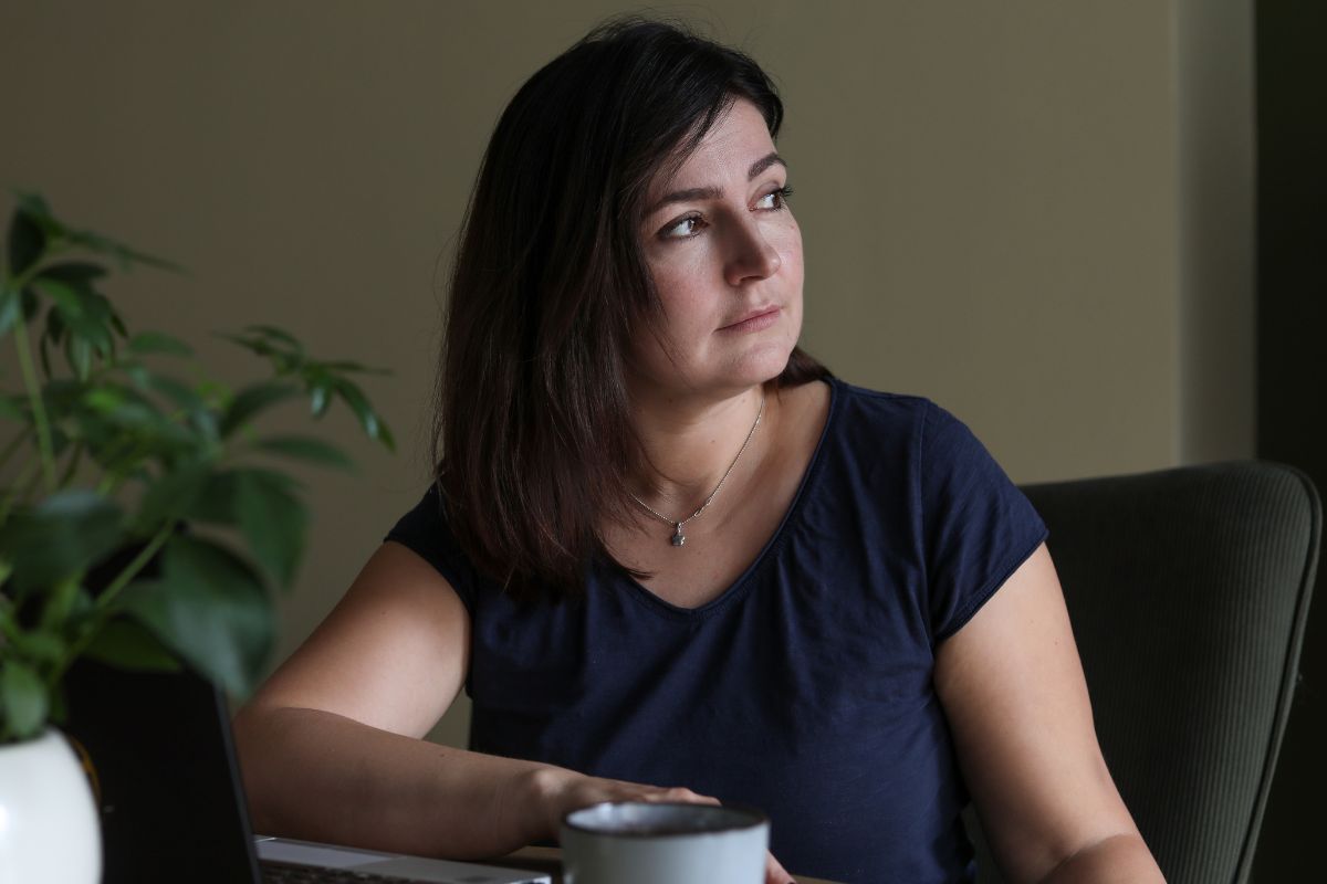 kobieta poznaje kochankę męża