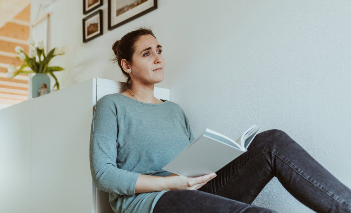 kobieta z książką