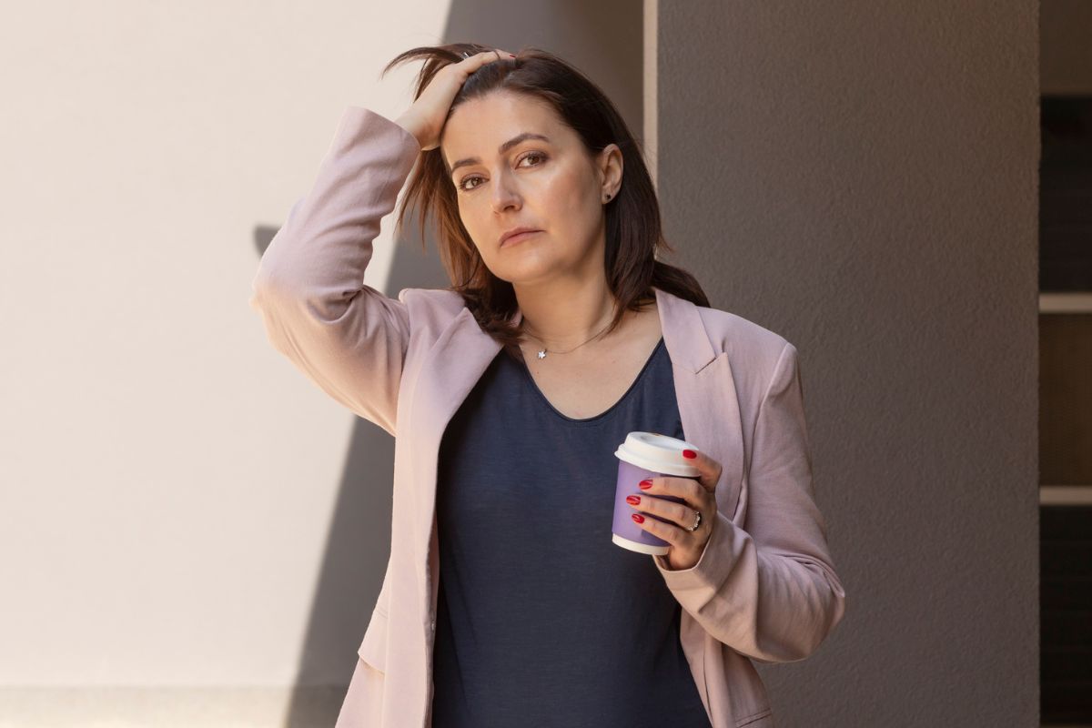 poważna kobieta w biurze