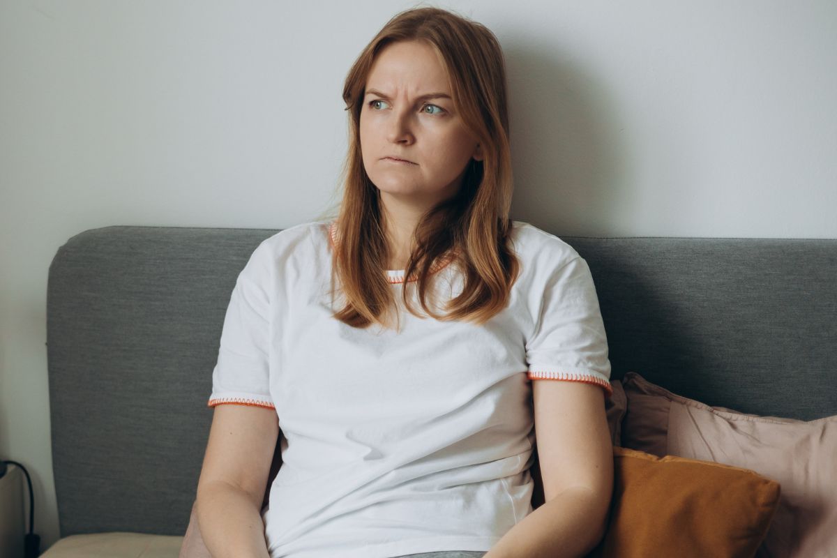 mąż kontroluje wydatki żony