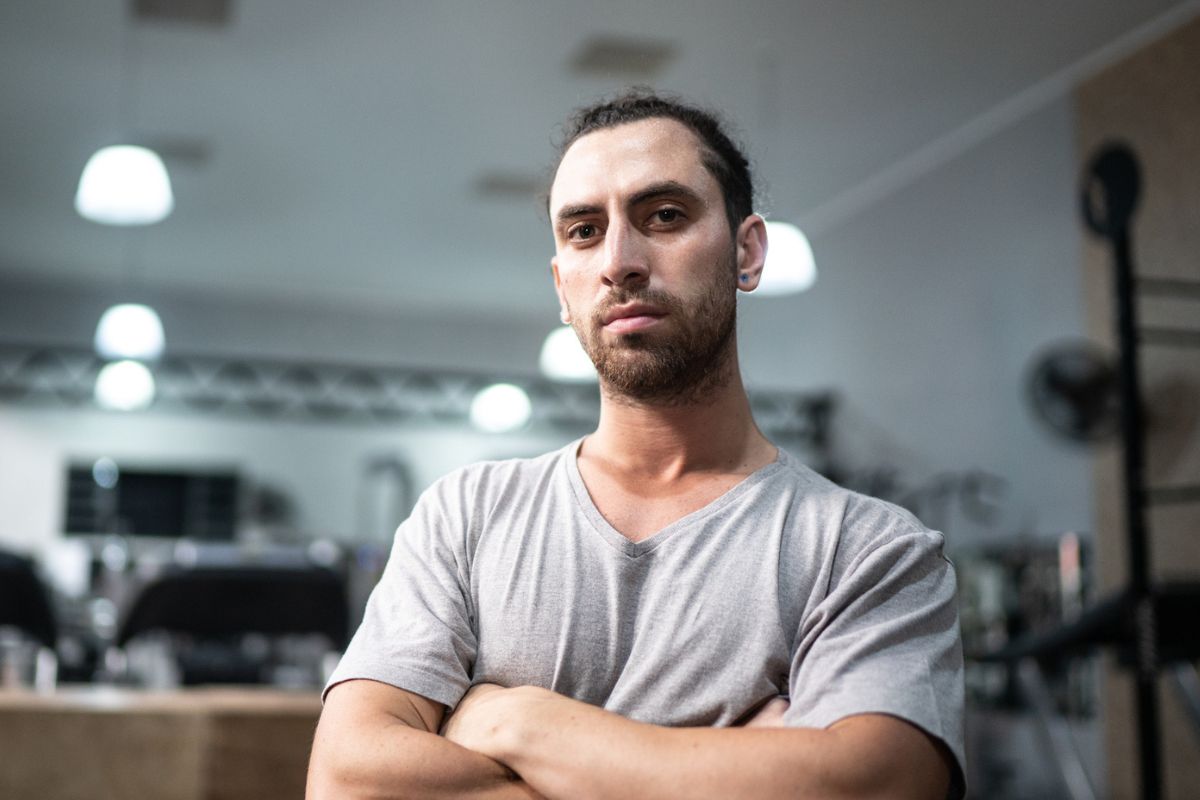 poważny mężczyzna