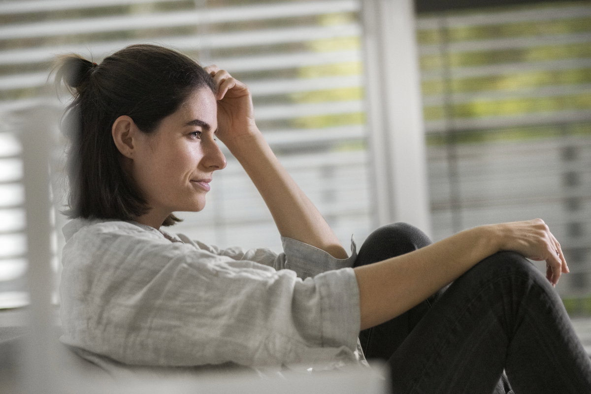 kobieta w mieszkaniu