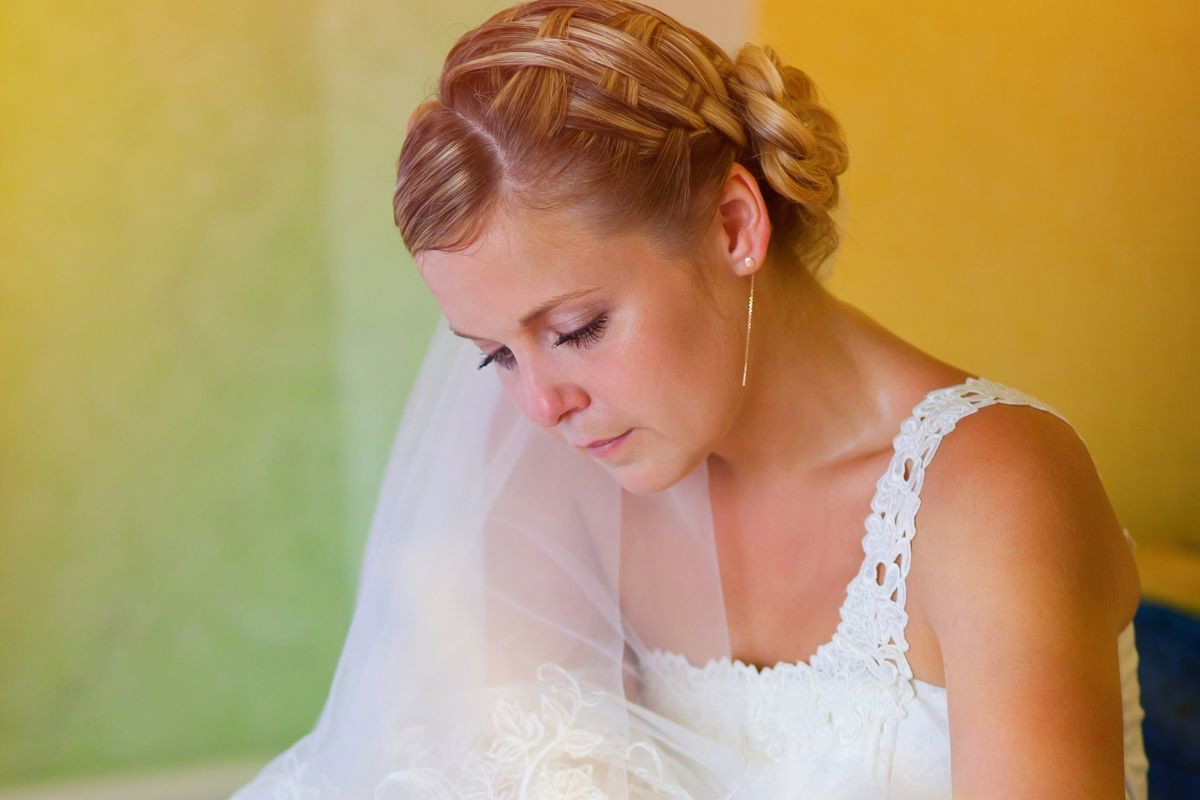 goście wyśmiewają biedne wesele