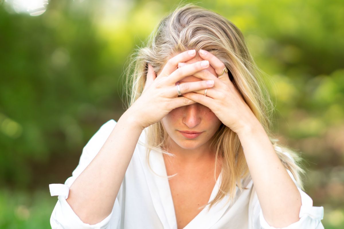 Po ślubie, zamiast gratulacji, usłyszałam absurdalną plotkę o moim mężu 1200 x 800