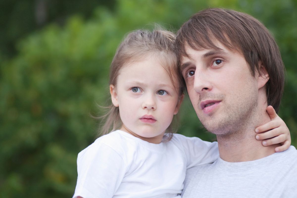 Ledwo skończyłem 30-stkę, a już zostałem samotnym ojcem z dwójką dzieci 1200 x 800