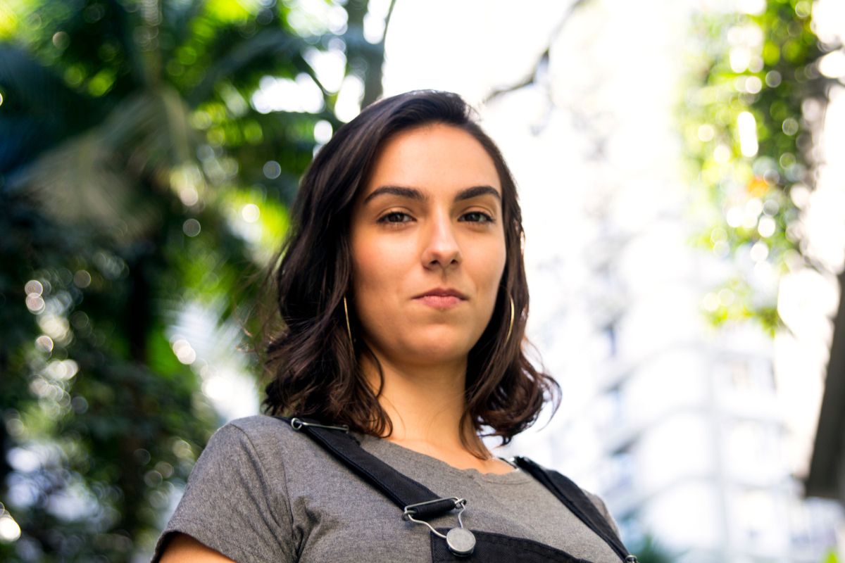 poważna i zła kobieta