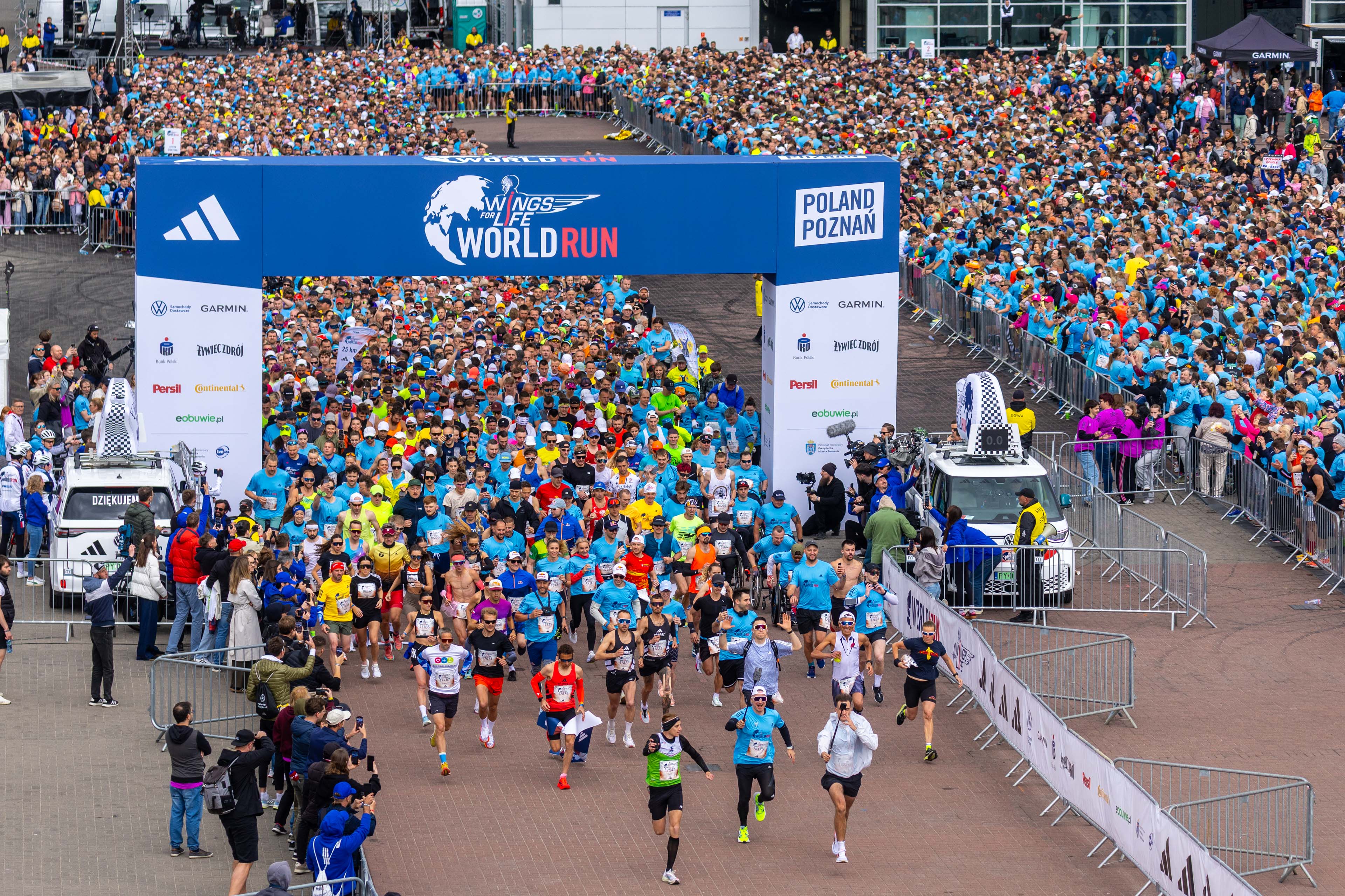 Participants perform during the Wings for Life World Run Flagship Run in Poznan, Poland on May 4, 2025 // Damian Kramski for Wings for Life World Run