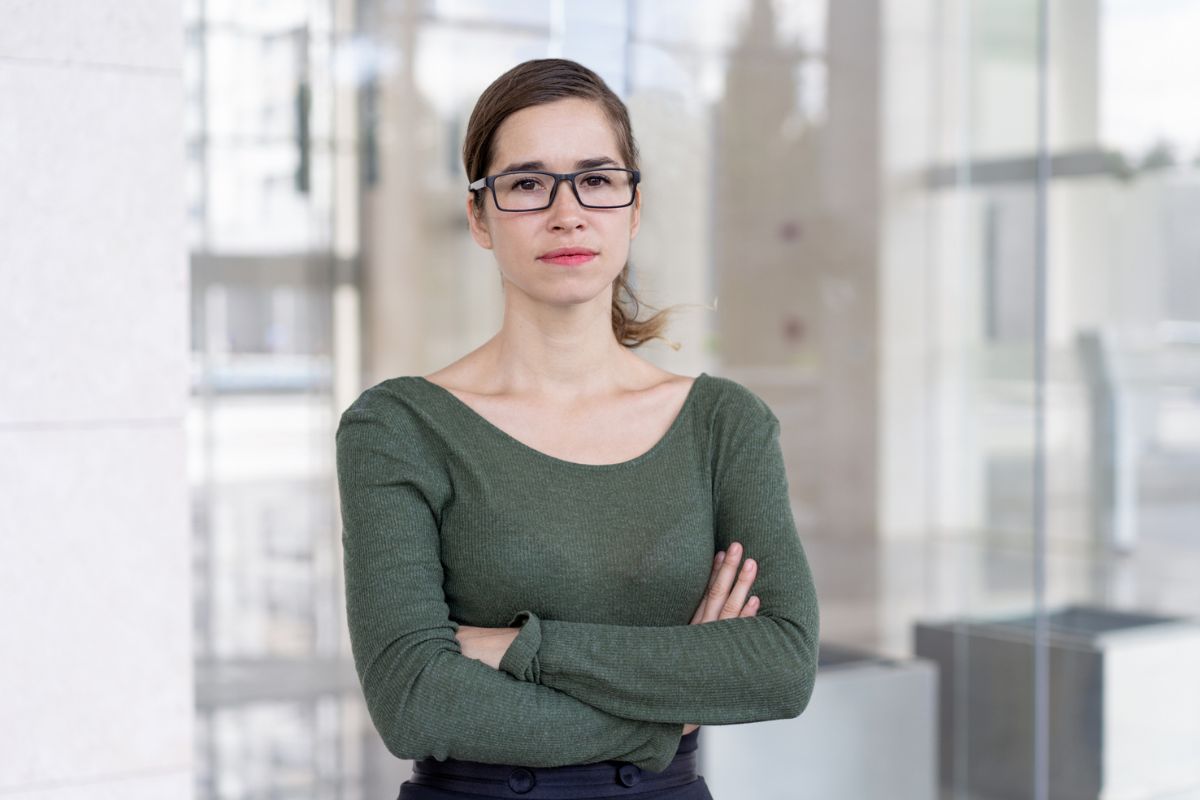 zła i zniesmaczona kobieta