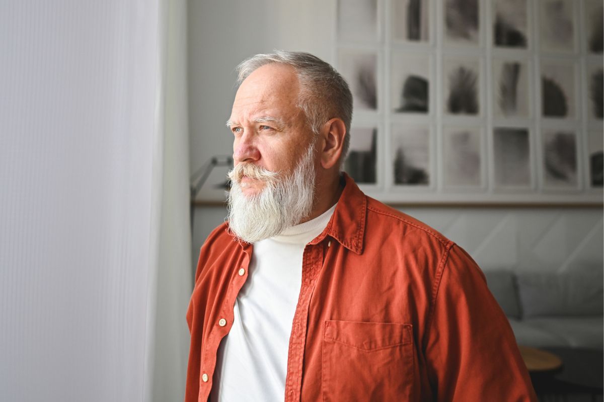 mężczyzna zamyślony