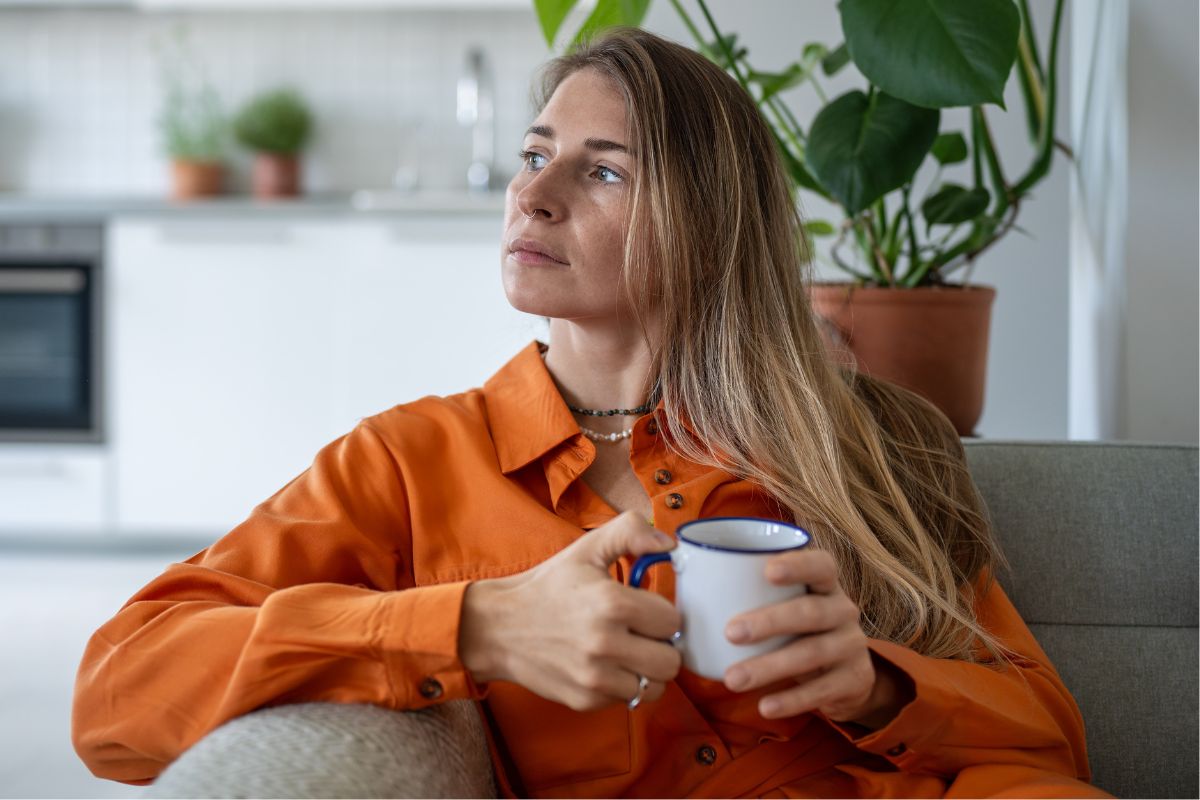 Teściowa udaje ofiarę i wprowadza się do synowej