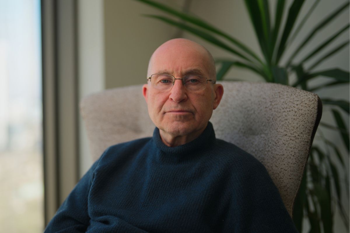 poważny mężczyzna