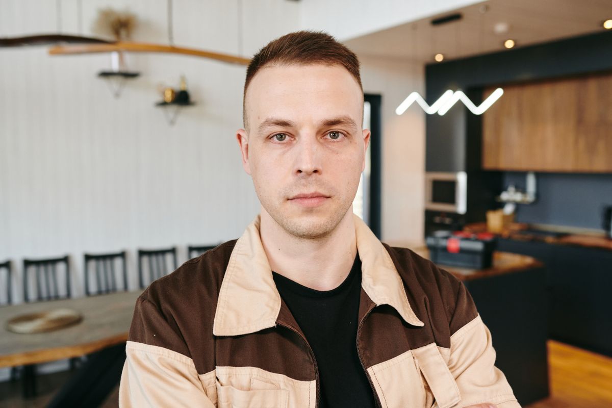 poważny mężczyzna