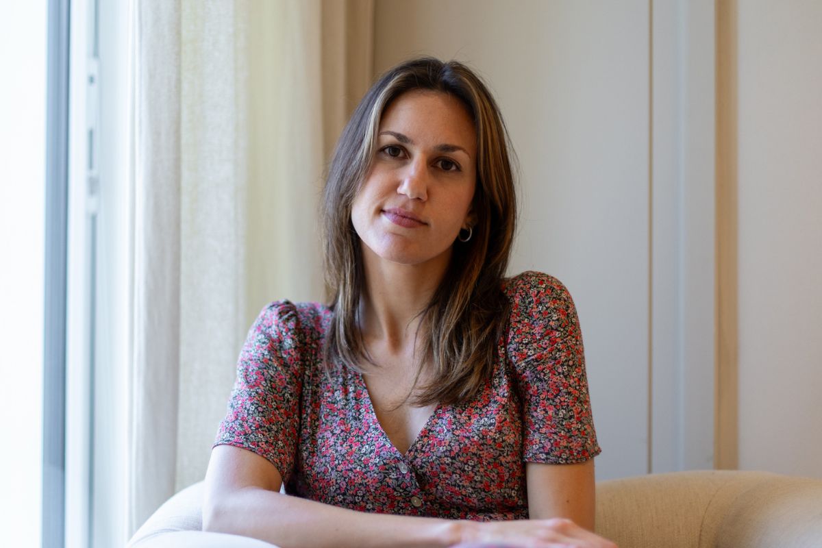 kobieta zamyślona i smutna