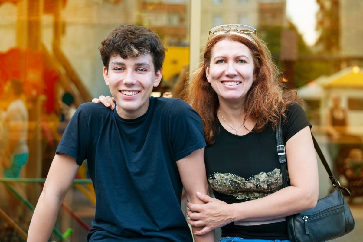 Samotna matka zabiera syna na wakacje