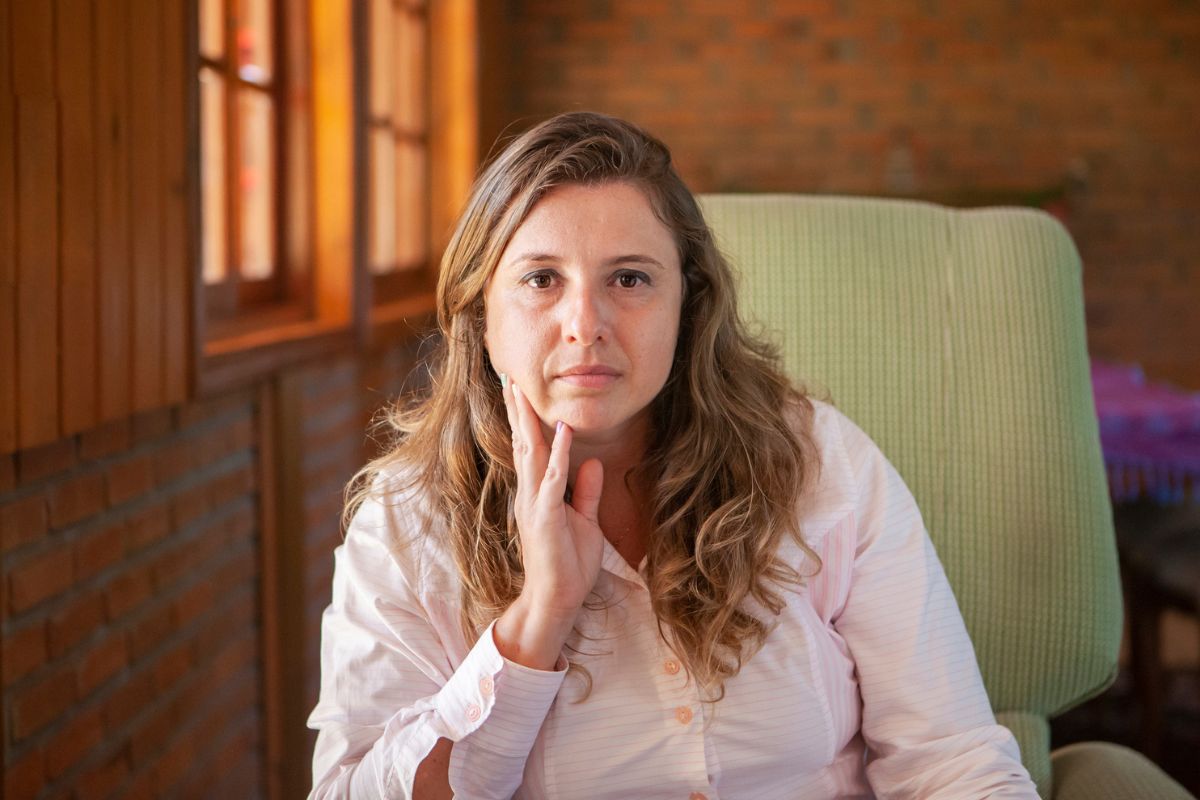 kobieta zamyślona i smutna