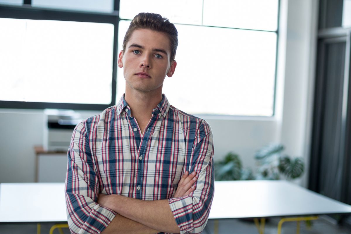 poważny mężczyzna