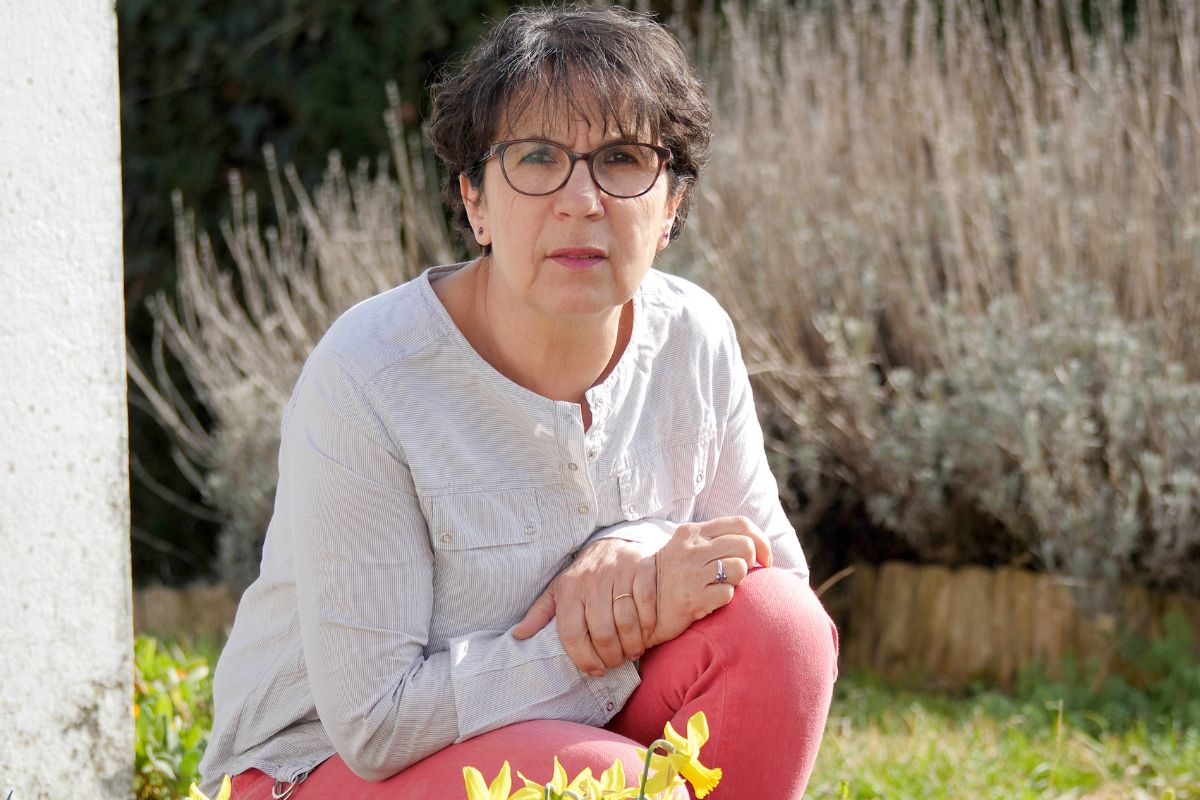 Sierściuch sąsiadki paskudził truskawki i rabarbar a byliny traktował jak materac