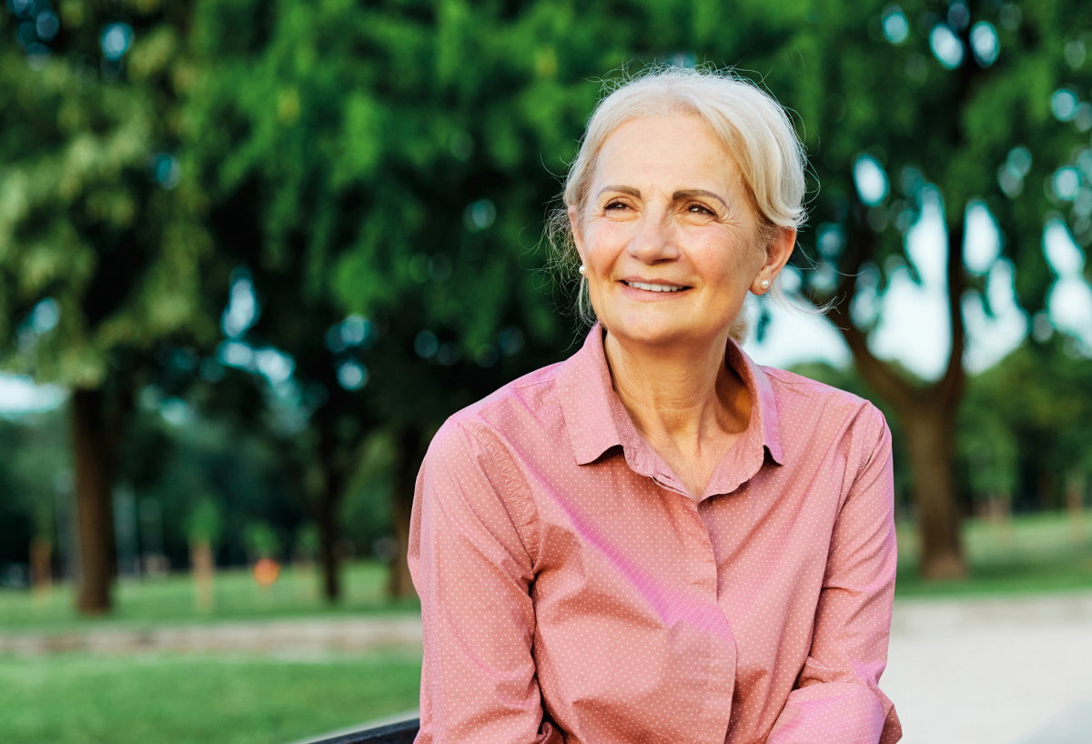 uśmiechnięta emerytka