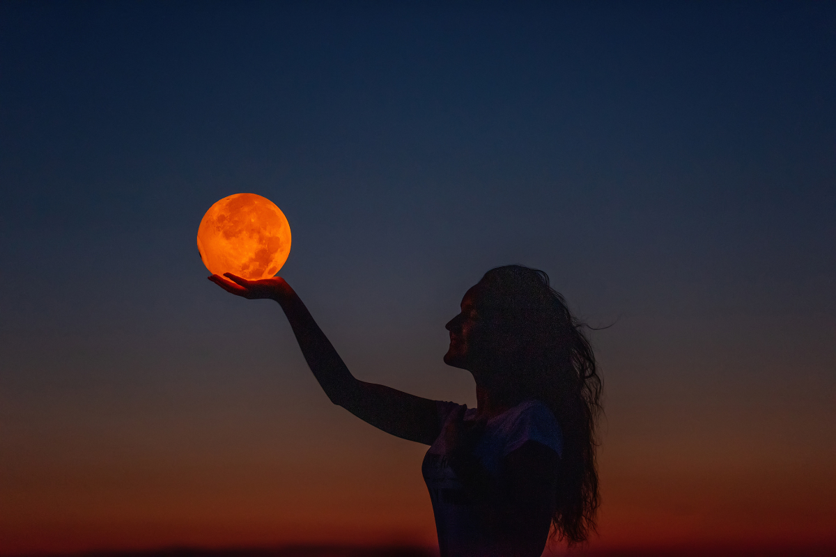 Te 3 znaki zodiaku dotkliwie odczują Pełnię Truskawkowego Księżyca